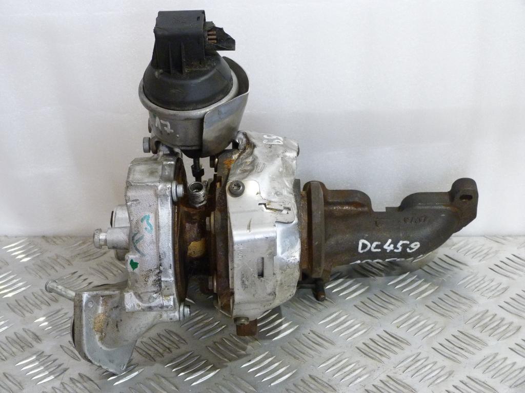 Audi A1, A3, Q3, Seat Altea, Alhambra, Leon, Škoda Octavia II, Superb II, Yeti, VW Caddy III, Golf Plus, Golf VI, Tiguan, Passat CC, Scirocco, Sharan, Jetta IV, Touran, Passat B7 2.0TDI   81kW, 100kW, 103kW 03l253056g poškodený obal regulácie turba, ohnut