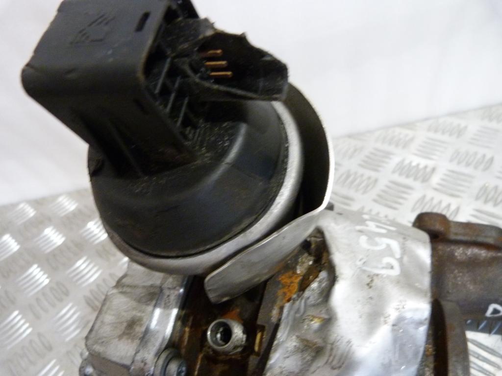 Audi A1, A3, Q3, Seat Altea, Alhambra, Leon, Škoda Octavia II, Superb II, Yeti, VW Caddy III, Golf Plus, Golf VI, Tiguan, Passat CC, Scirocco, Sharan, Jetta IV, Touran, Passat B7 2.0TDI   81kW, 100kW, 103kW 03l253056g poškodený obal regulácie turba, ohnut