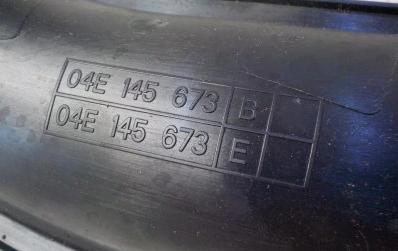 VW AUDI SEAT SKODA Rúra intercoolera 04E145673B