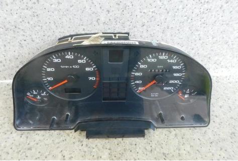 Prístrojovka ,dislpej AUDI 80 B4 2.0 B 