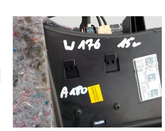 Priehradka, kastlík spolujazdca MERCEDES  15R