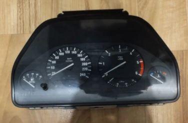 Prístrojovka BMW E34 9220300940