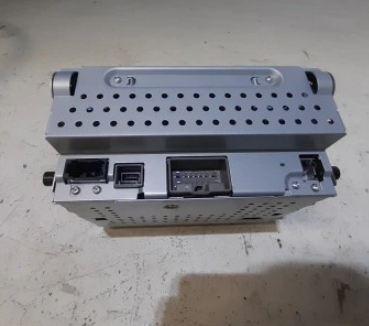 VOLVO V70 III RADIO 31328067AA