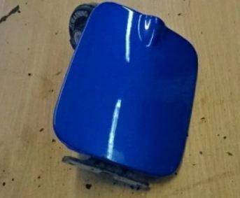 SUZUKI  04-08 Dvierka nádrže paliva