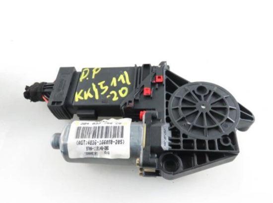 Motorček okna pravy predný PASSAT B5 3B4837752CQ