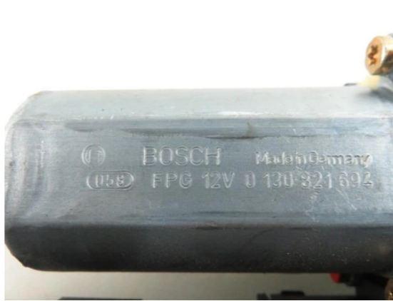 Motorček okna pravy predný PASSAT B5 3B4837752CQ