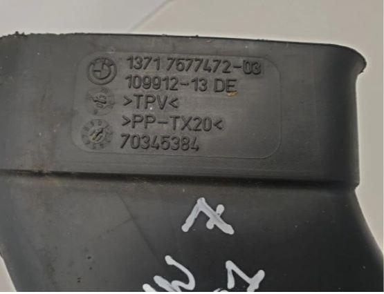 BMW F01 750i 4.8 V8 pravá Rúra vzduchu 7577472
