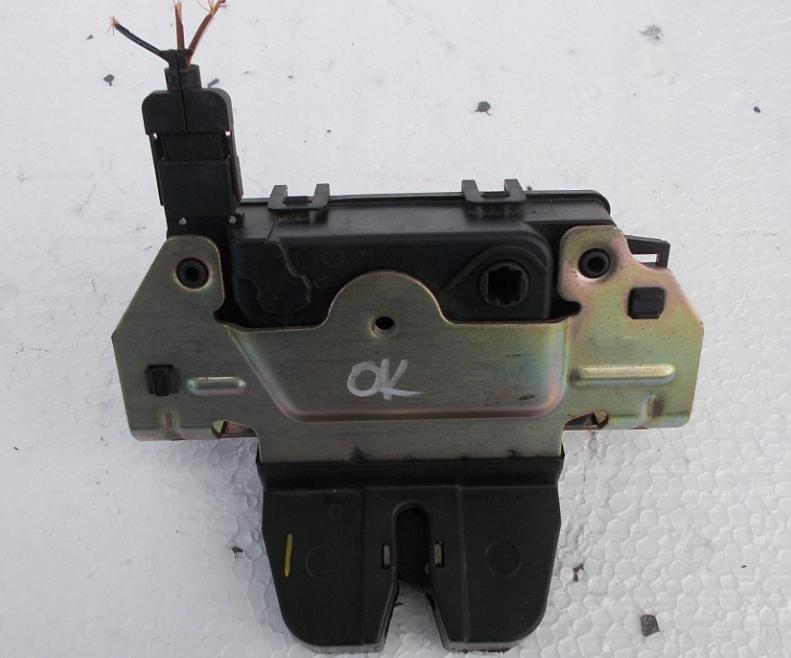 zámok kufrové dvere zadné Opel Astra H kombi 495058724