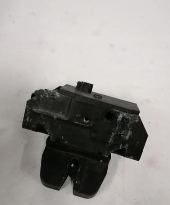 zámok dveří kufra OPEL VECTRA C 495072894