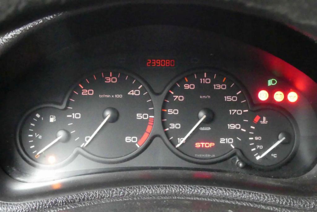 Prístrojovka PEUGEOT 206 1.9D 2- Európa