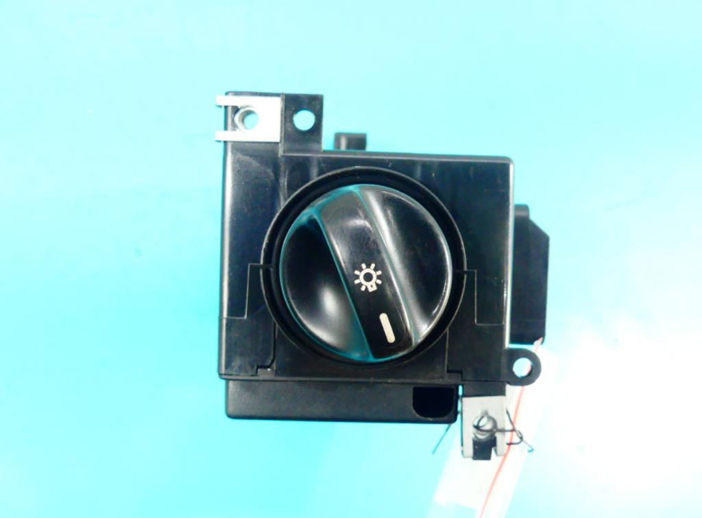 prepínač 1685450104 Mercedes W168