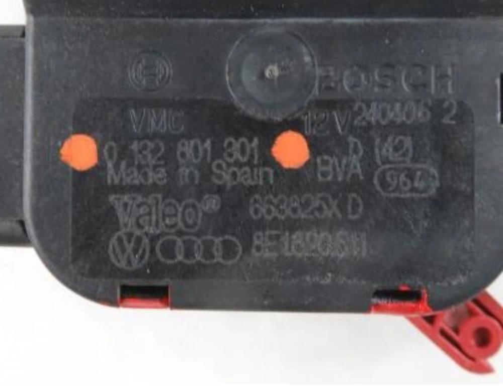 Motorček dvierok kúrenia AUDI A4 B7 0132801301