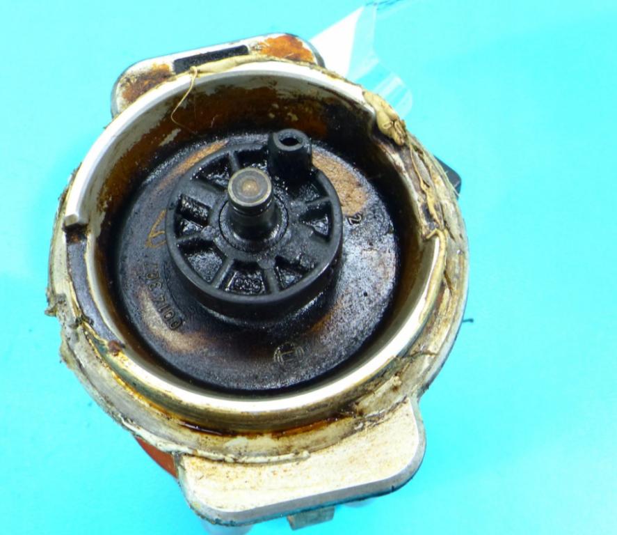 Rozdeľovač - OPEL CORSA B 0237521024 1.4