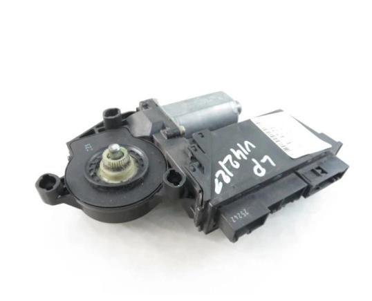 Motorček okna ľavy predný AUDI A4 B6 8E1959801B