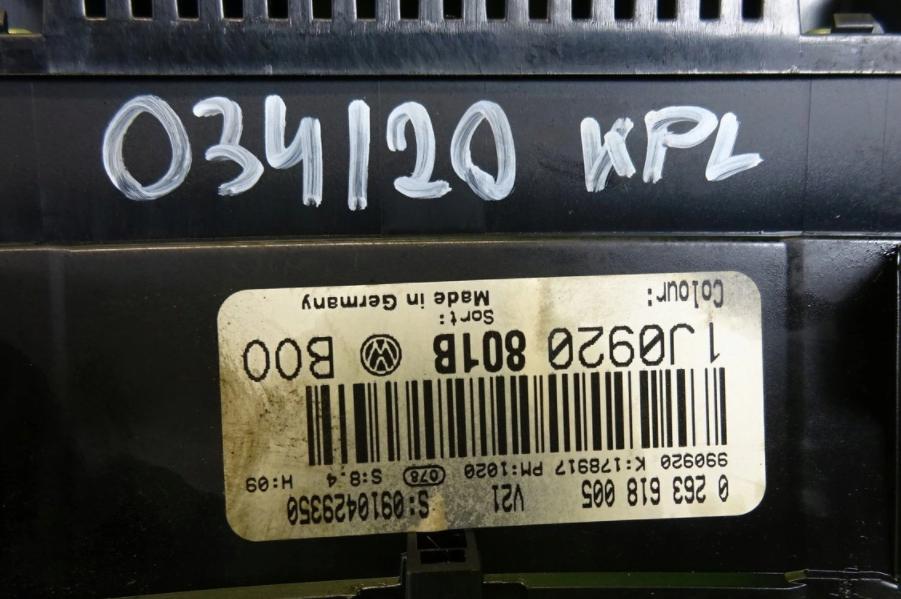 prístrojovka/ budíky hodiny: VW GOLF IV 1.6 1J0920801B