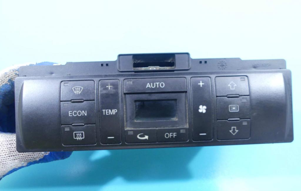- panel kúrenia 8D0820043M Audi A4 B5