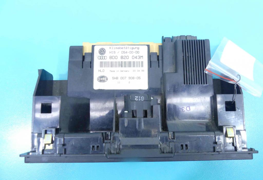 - panel kúrenia 8D0820043M Audi A4 B5