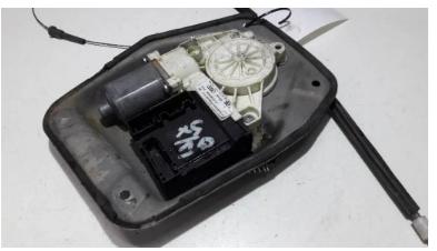 E840311202 Motorček okna pravy predný AUDI A3