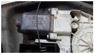 E840311202 Motorček okna pravy predný AUDI A3