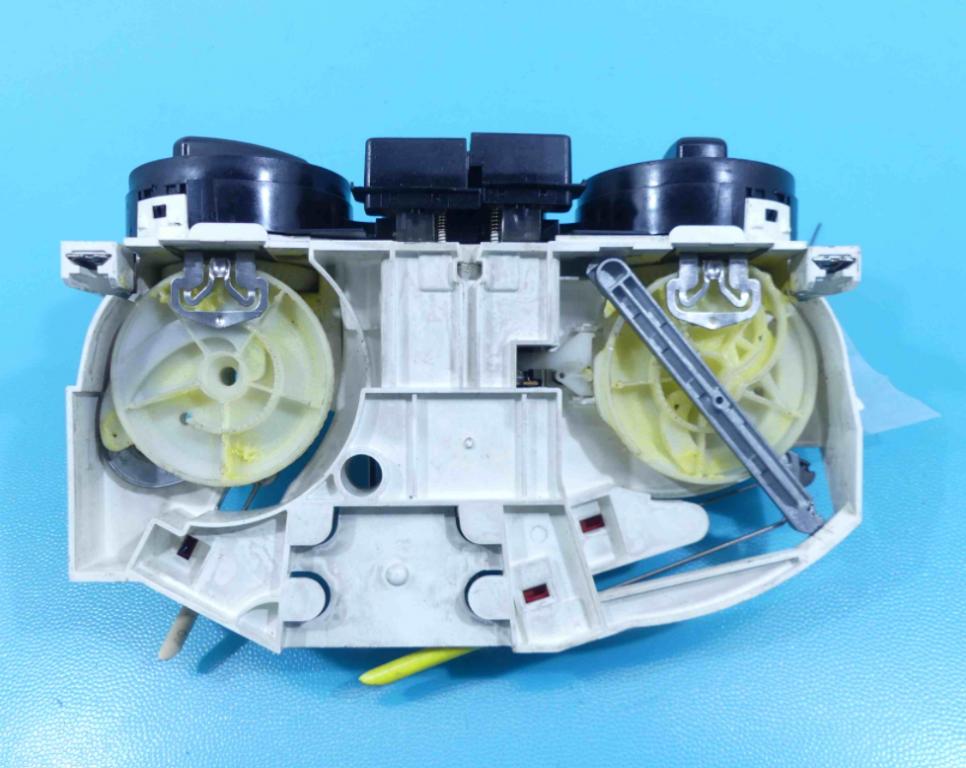 - panel kúrenia 1J0820045E Škoda Octavia I 1.9 tdi  2000r., HB,: 5d