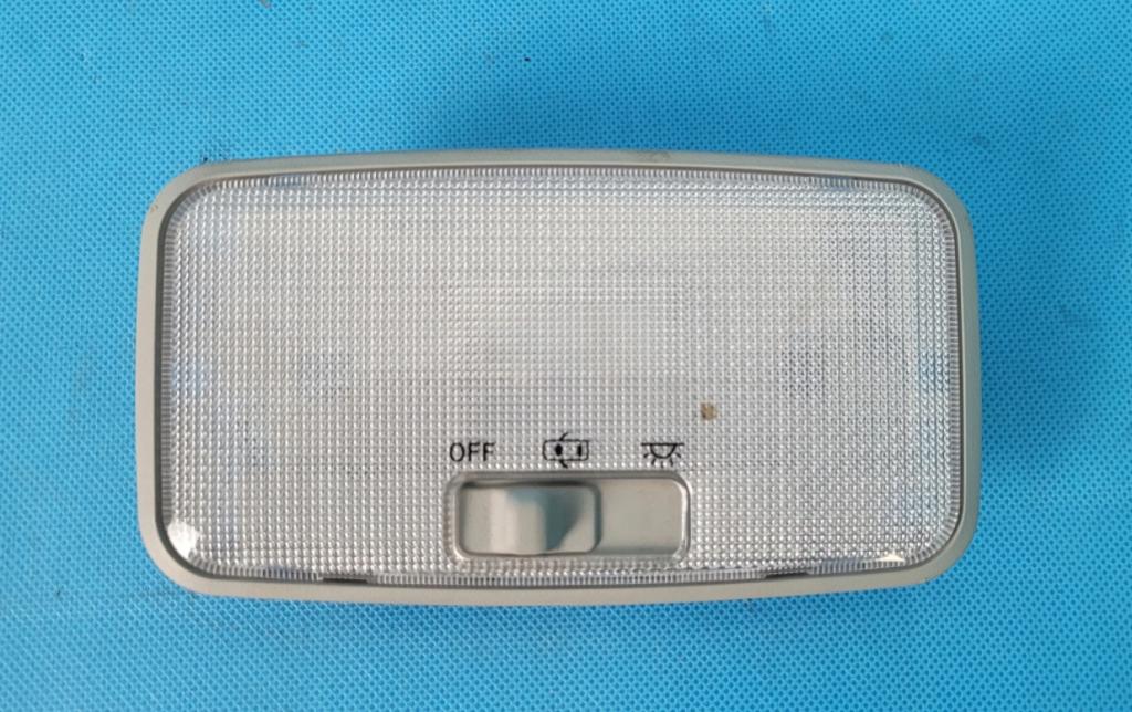 TOYOTA AURIS II 18r osvetlenie kabína 81240-02080