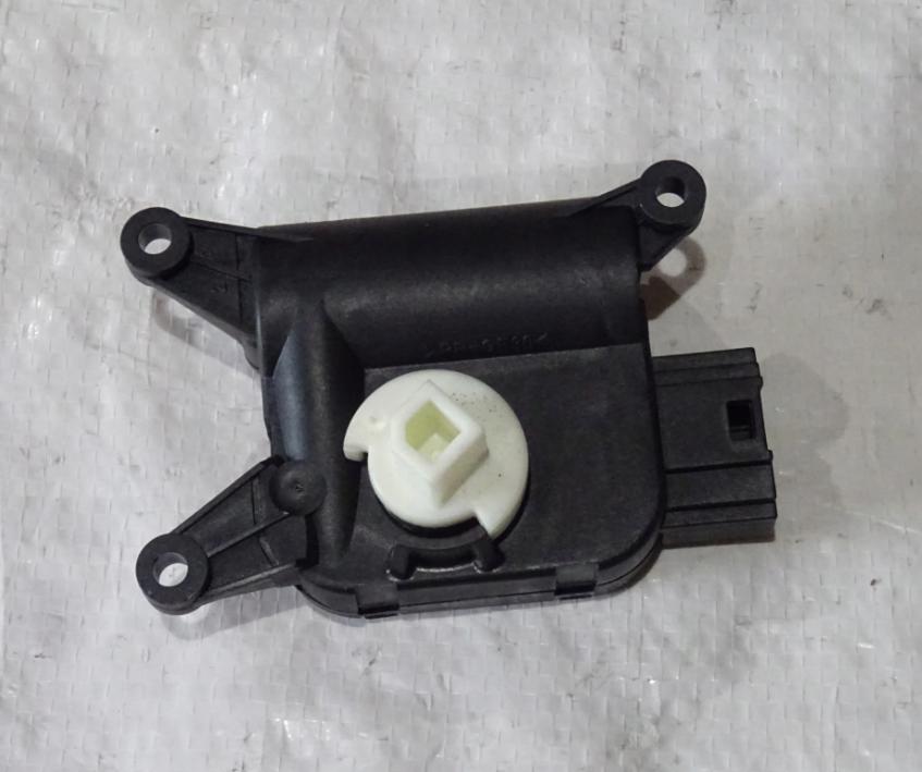 Motorček kúrenia VW GOLF V + plus 0132801363