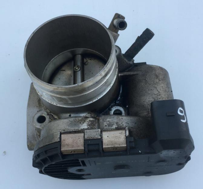 Škrtiaca klapka AUDI A4 B6 2.0 - 06B133062H