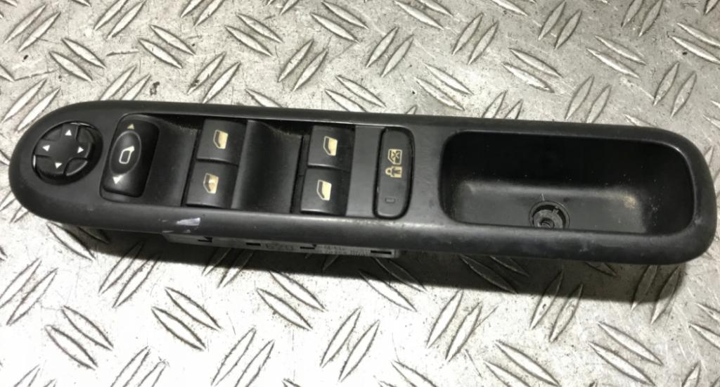 Panel okien I spätných zrkadiel PEUGEOT 5008