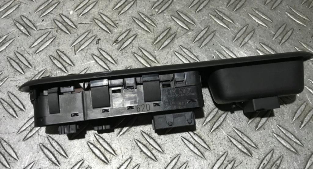 Panel okien I spätných zrkadiel PEUGEOT 5008
