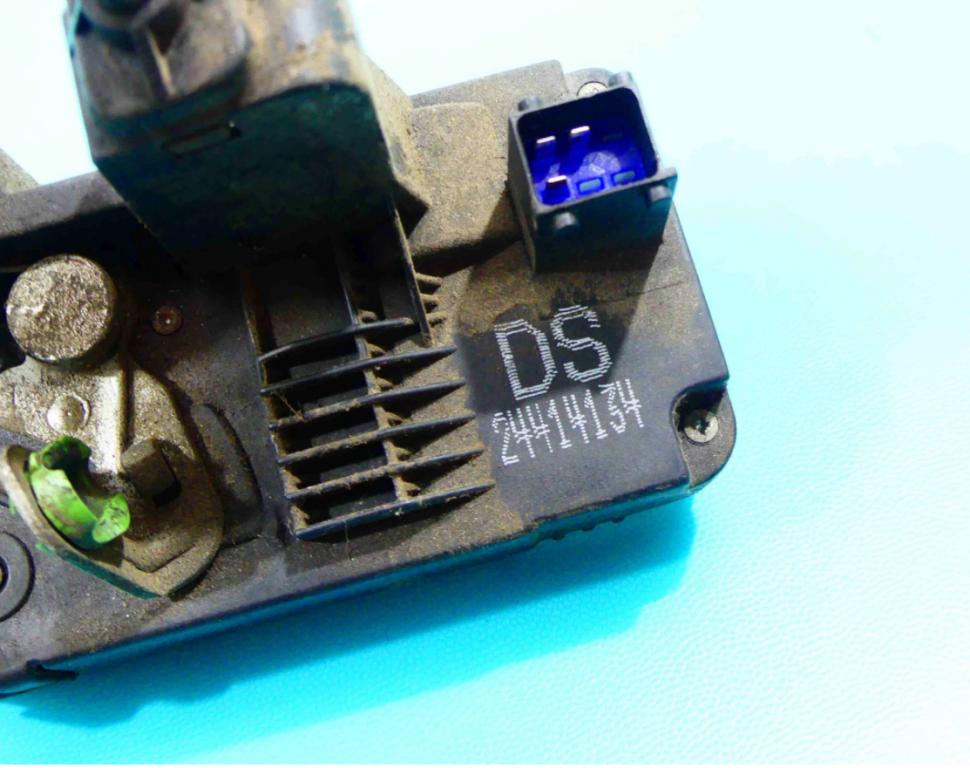 zámok zad ľavy 24414134 3PIN OPEL ASTRA II G