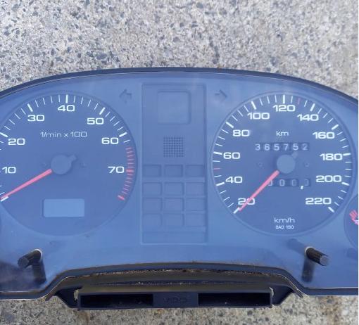 AUDI 80 B4 1.6 2.0 benzín Prístrojovka VDO Otáčkomer   8A0919033H: