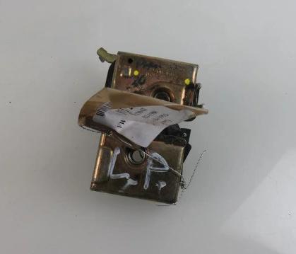 zámok ľavy predný VW PASSAT B4 357837015G