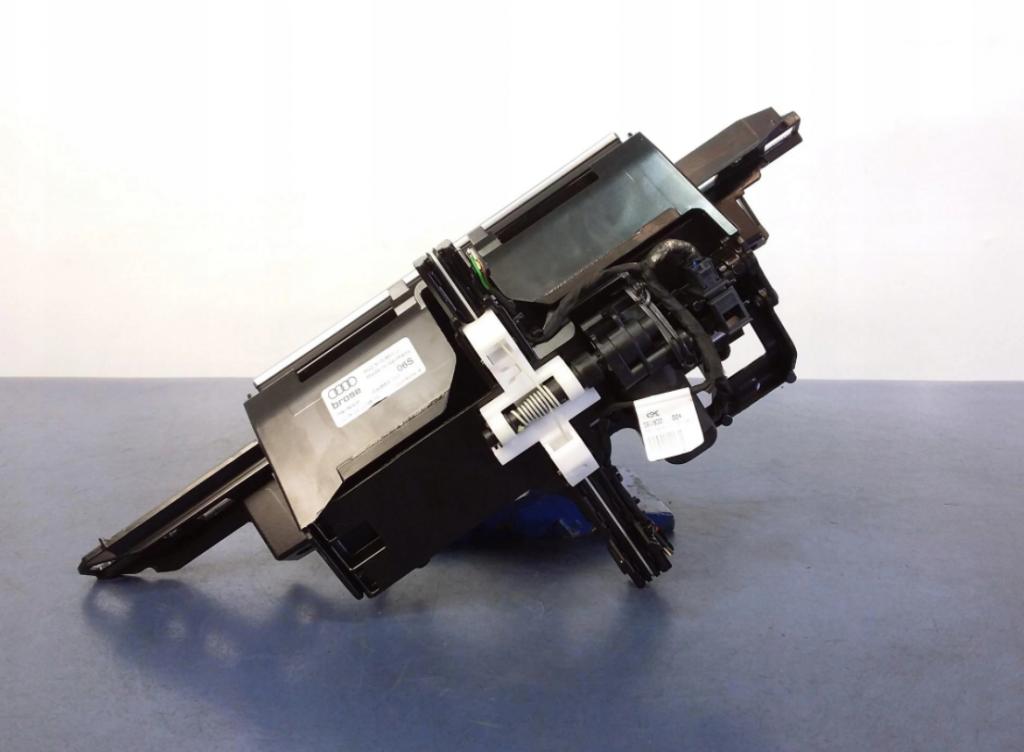 AUDI A6  Dislpej radia - GPS 