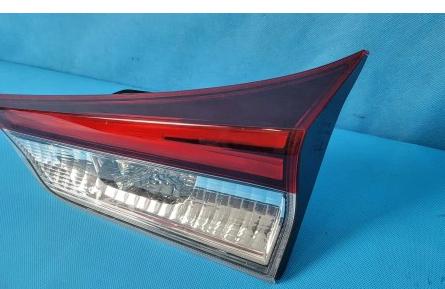 TOYOTA AURIS II Svetlo W kufor pravy zad 8158102880