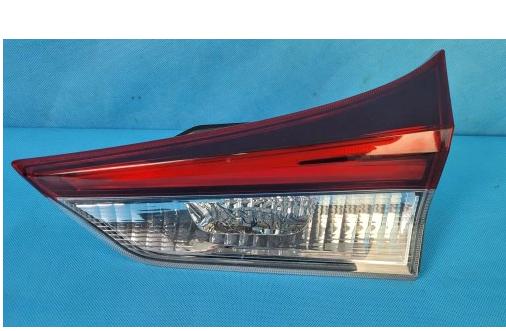 TOYOTA AURIS II Svetlo W kufor pravy zad 8158102880