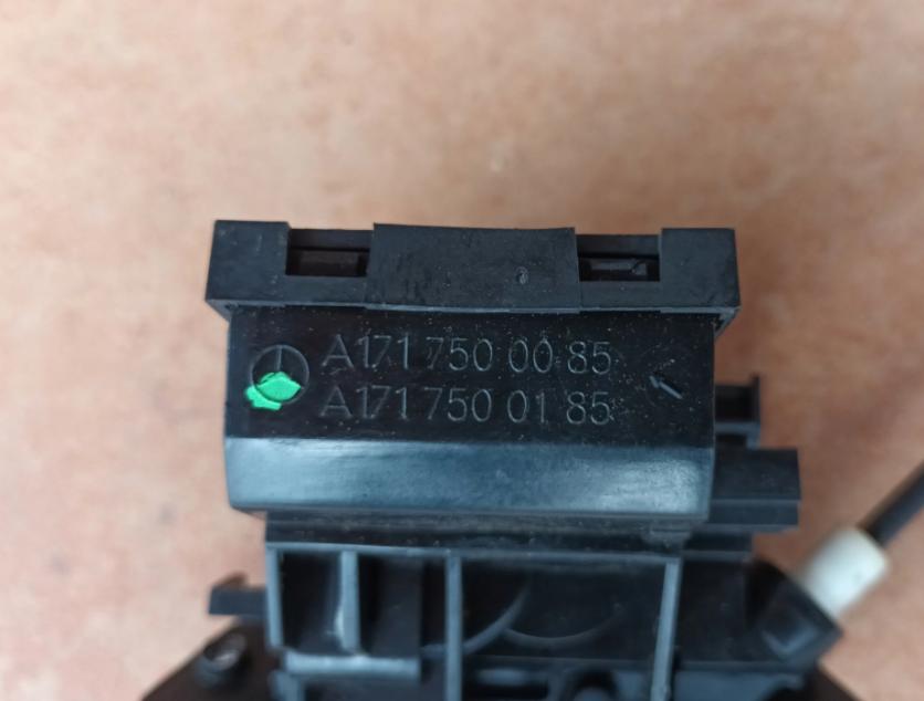 zámok dverí MERCEDES W203 W209 W211 A1717500085