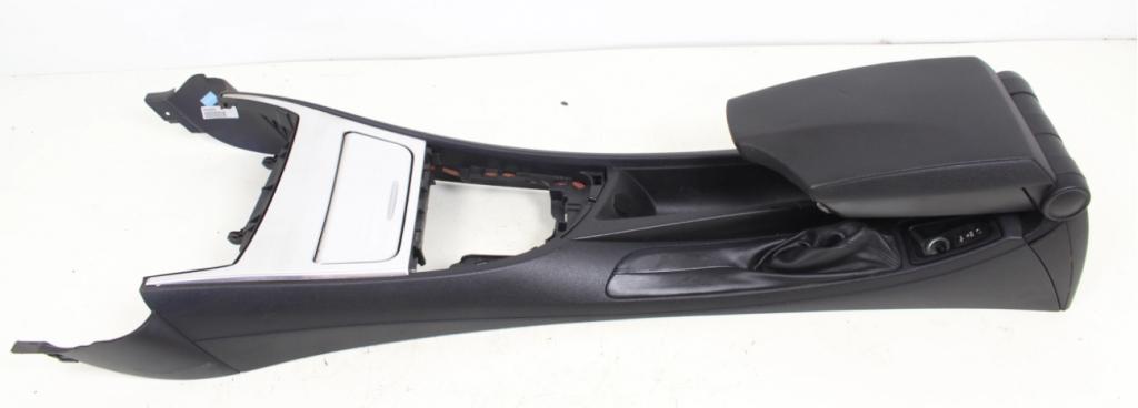 Tunel STREDNÝ: Lakťová opierka BMW E87 3D