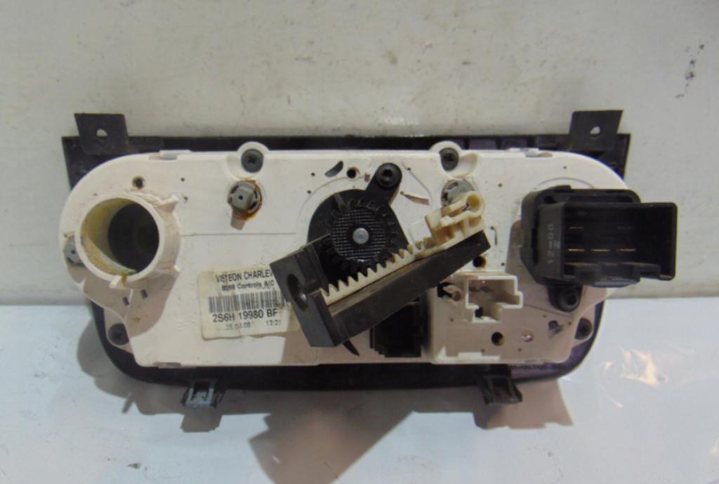 Panel kúrenia FORD FIESTA MK5 2S6H19980BF