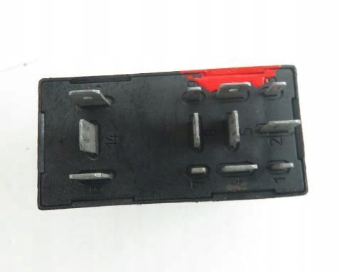 relé stieračov AUDI A4 B5 Avant 8D0907701A