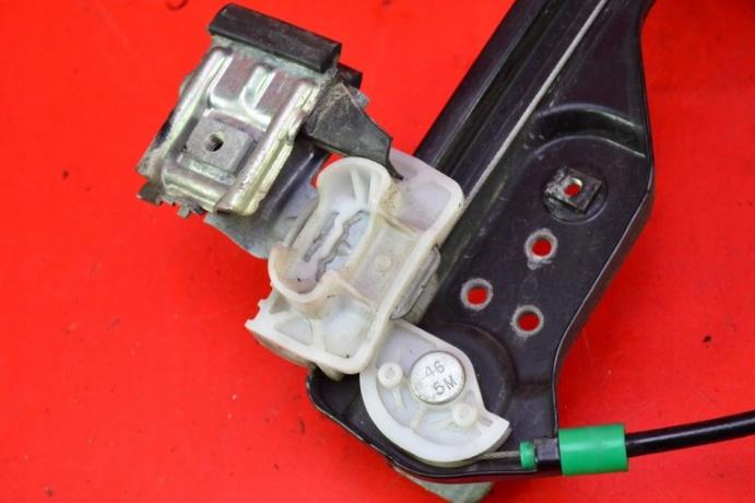 Mechanizmus okna ľavy predný EU CHRYSLER 300 C I 05R