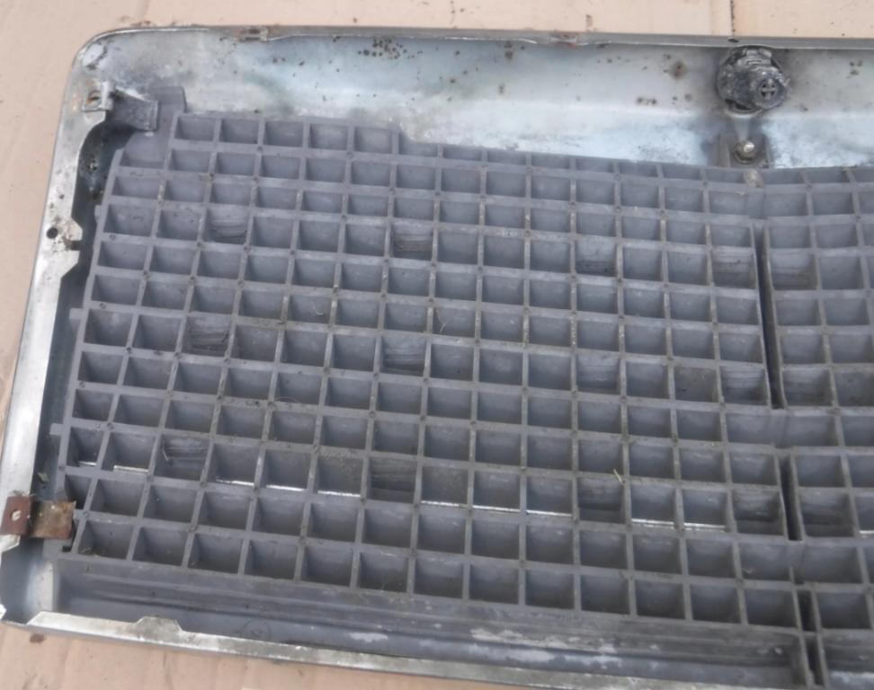 maska MERCEDES W124 maska kapaty