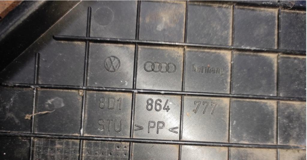 audi a4 b5 8D1864777