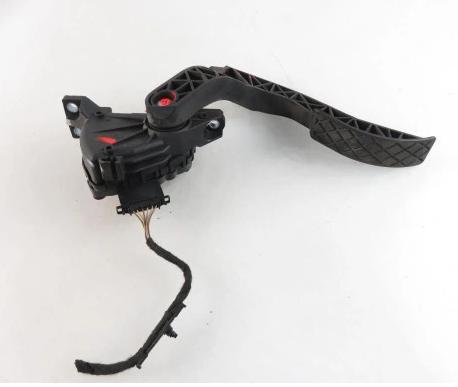 Potenciometer plynového pedálu AUDI A4 B7 2.0 TFSI 