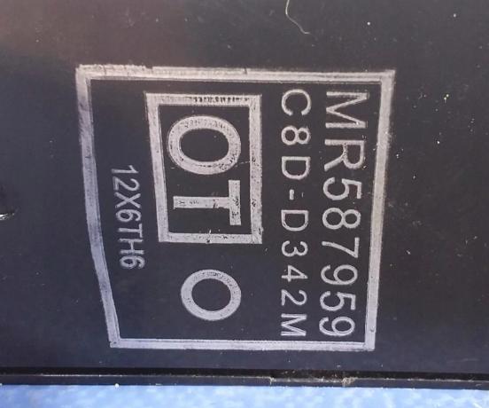 COLT VI Z30 Panel okien ľavy predný MR587959