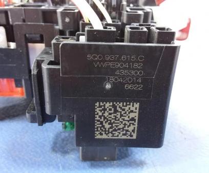 OCTAVIA III Skrinka poistková 5Q0937615C