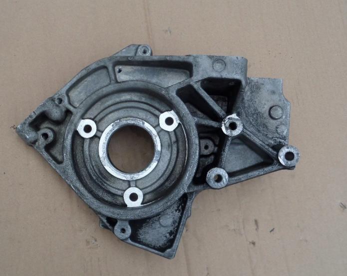 Držiak pumpy vstrekovacej 7700870111 KANGOO 1.9 D