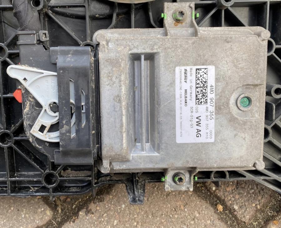 AUDI A4 B9 2.0TDI Nádržka ADBLUE: + Pumpa Modul