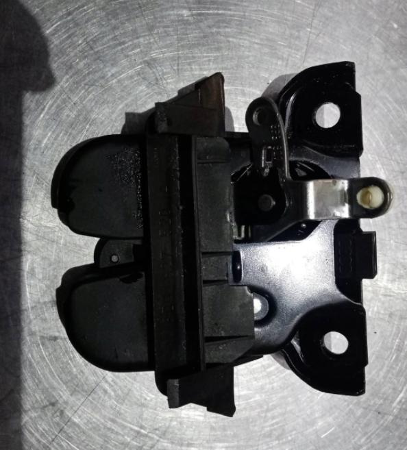 AUDI A4 B5 Combi zámok dverí kufra 8D9827520A