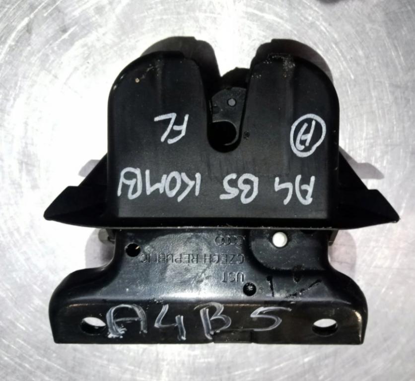 AUDI A4 B5 Combi zámok dverí kufra 8D9827520A