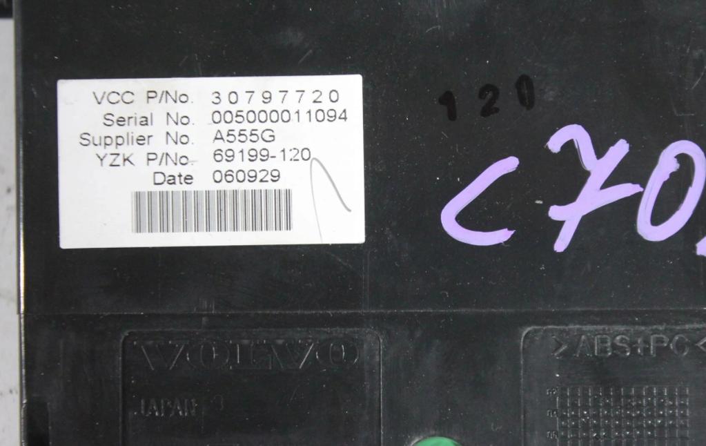Dislpej EKRAN 30797720 VOLVO C70 II 05-13